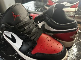 Nike Air Jordan 1 Low Men's Size 10.5 US Bred Toe Black Red White 553558-612