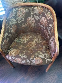 Barrel Style accent chair / 6 Chairs