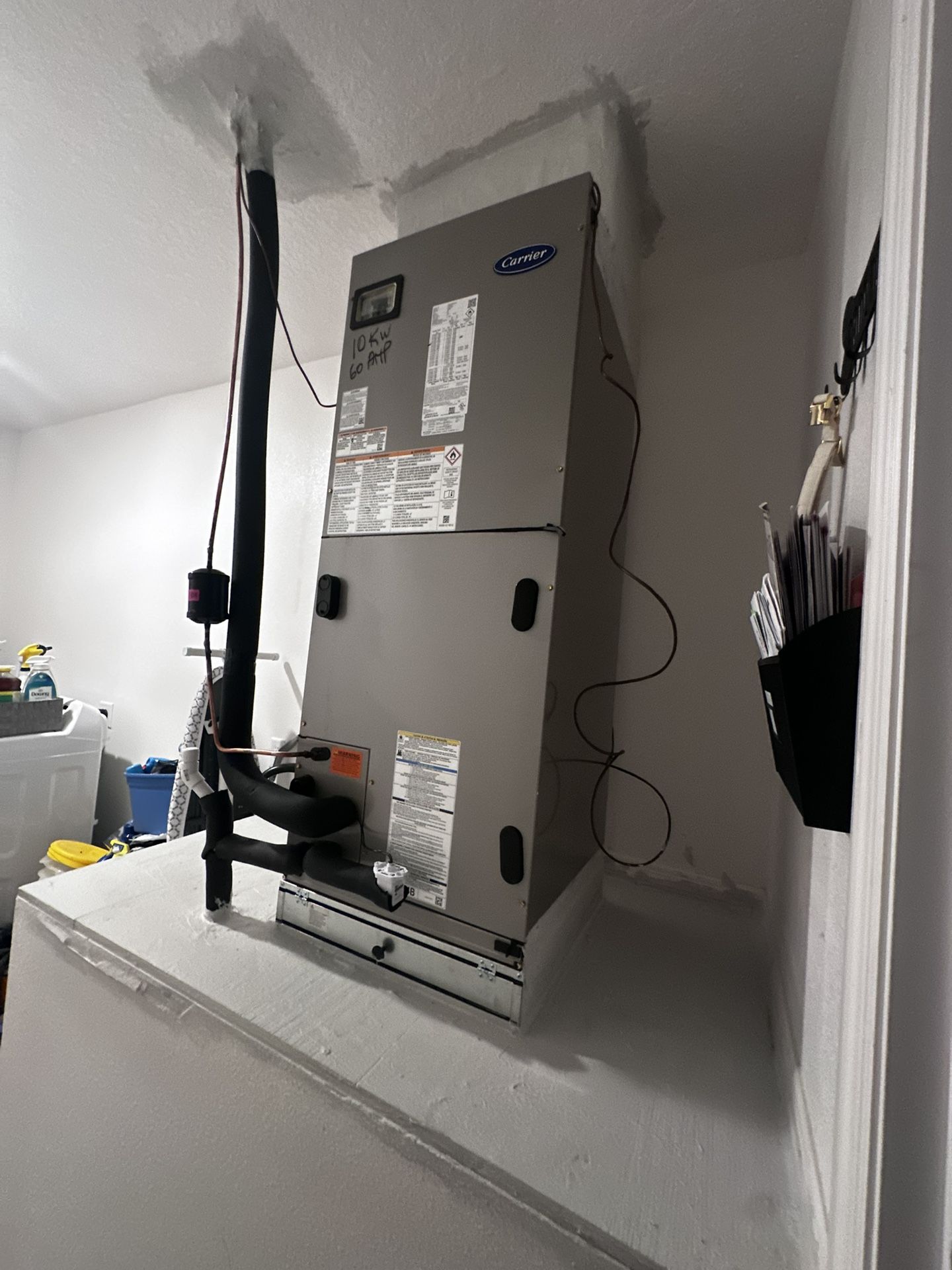 Está Como Nuevo Solo Lo Vendo Por Que La Constructora Maronda! Instalo Una Unidad Más Pequeña Que Por Los Pies Cuadrados La Casa Necesita