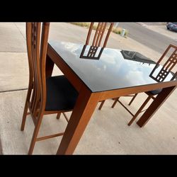Table With 3 Chairs 