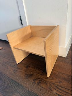 Sprout Montessori Flip Chair