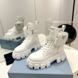 Women’s boots 👢 Size 39