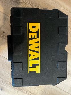 DeWALT DCLE34021 cross line laser level