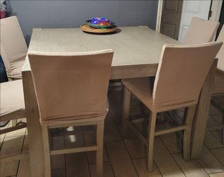 Dinning room table and chairs