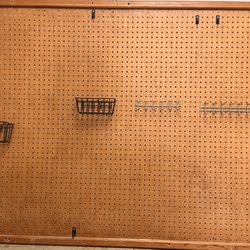 4’ x 6’ Pegboard w/accessories