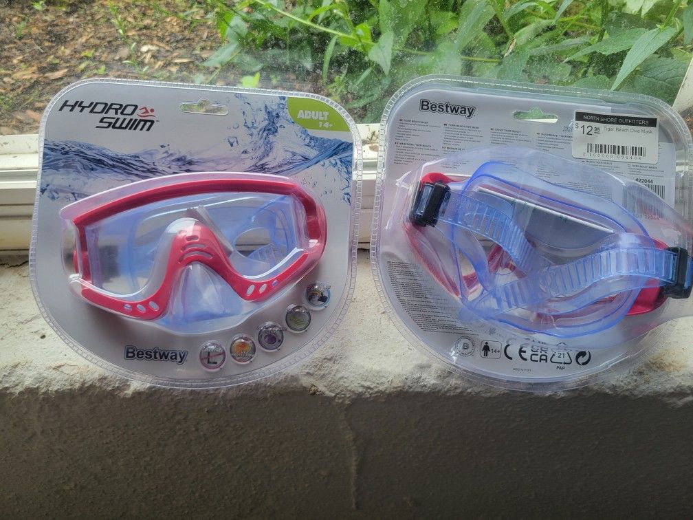 2 Swim Masks Still In Packaging