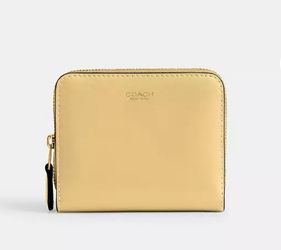 NWT Coach New York Billfold Wallet on Vanilla with Brass Hardware