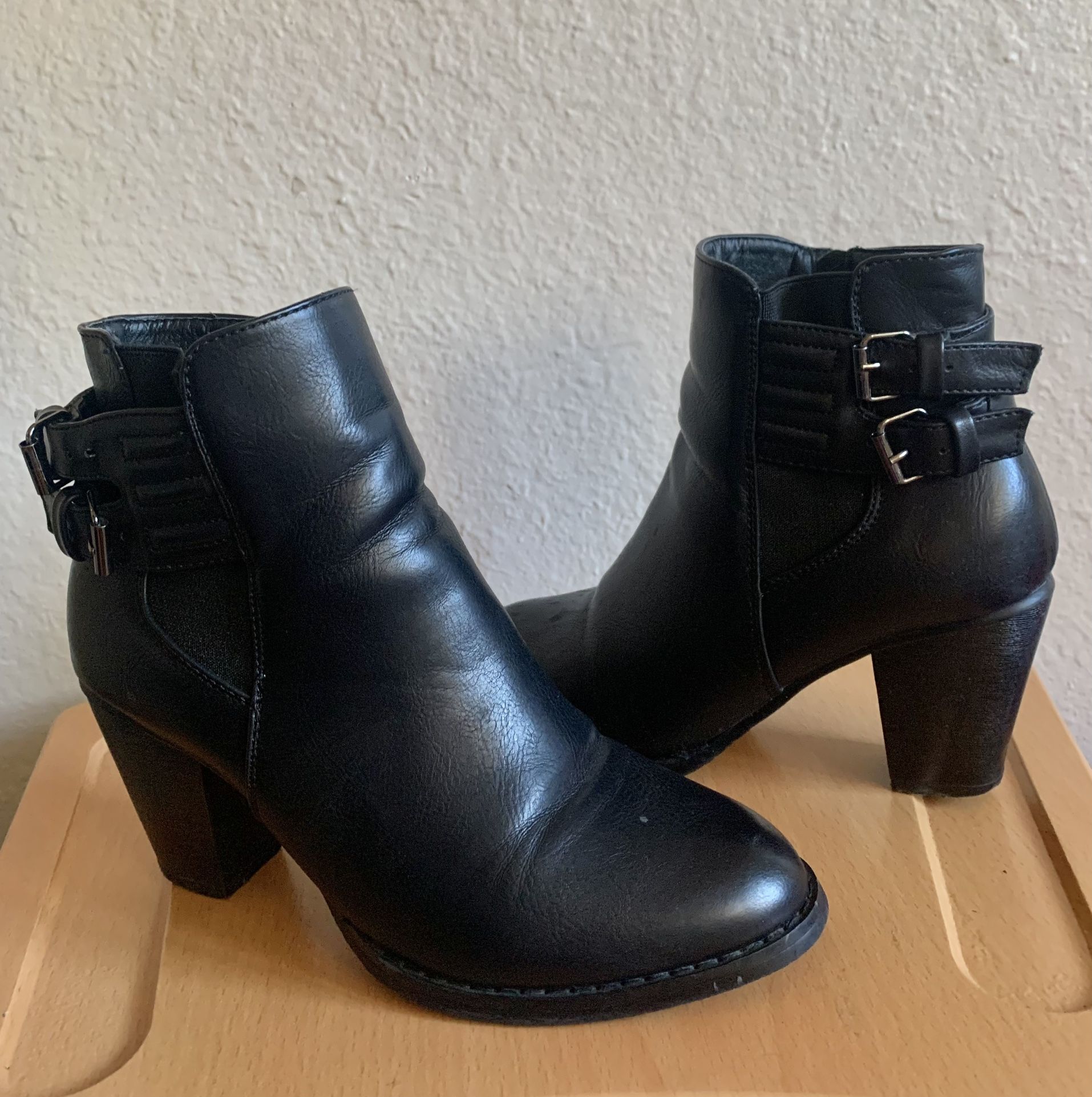 Cathy Jeans Black Heeled Booties
