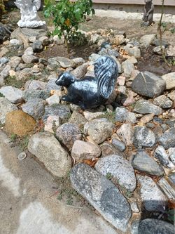 Cement Skunk Statue For Garden Decorations