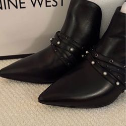 New Women’s Shoes Size 8 1/2 M