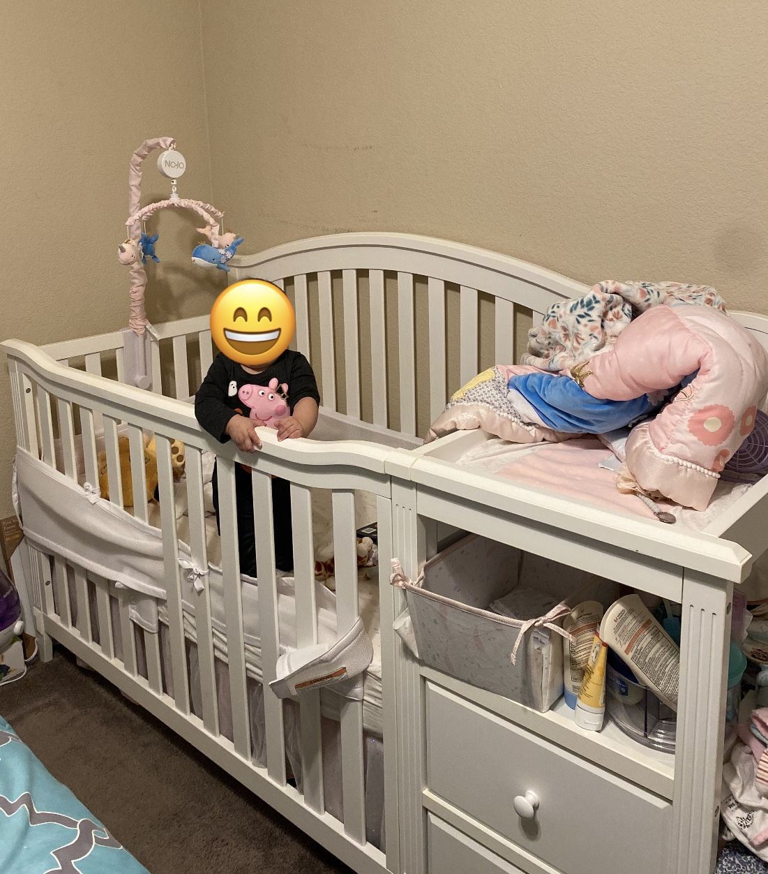 Sorelle Berkley Crib & Changer Standard Full-Sized Crib White