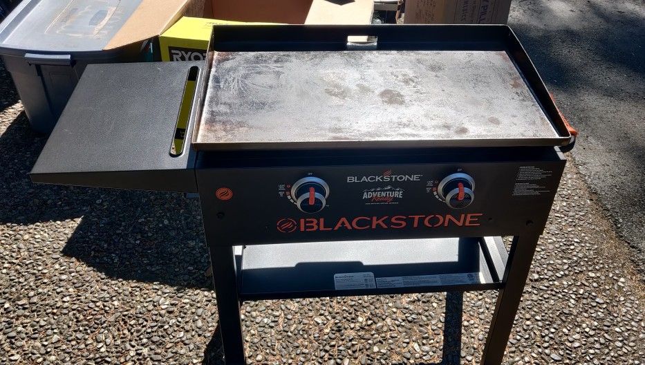 Blackstone Adventure Ready 28" Outdoor Griddle for Sale in Woodinville ...