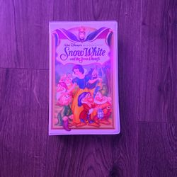 Walt Disney Snow White And The Seven Dwarfs
