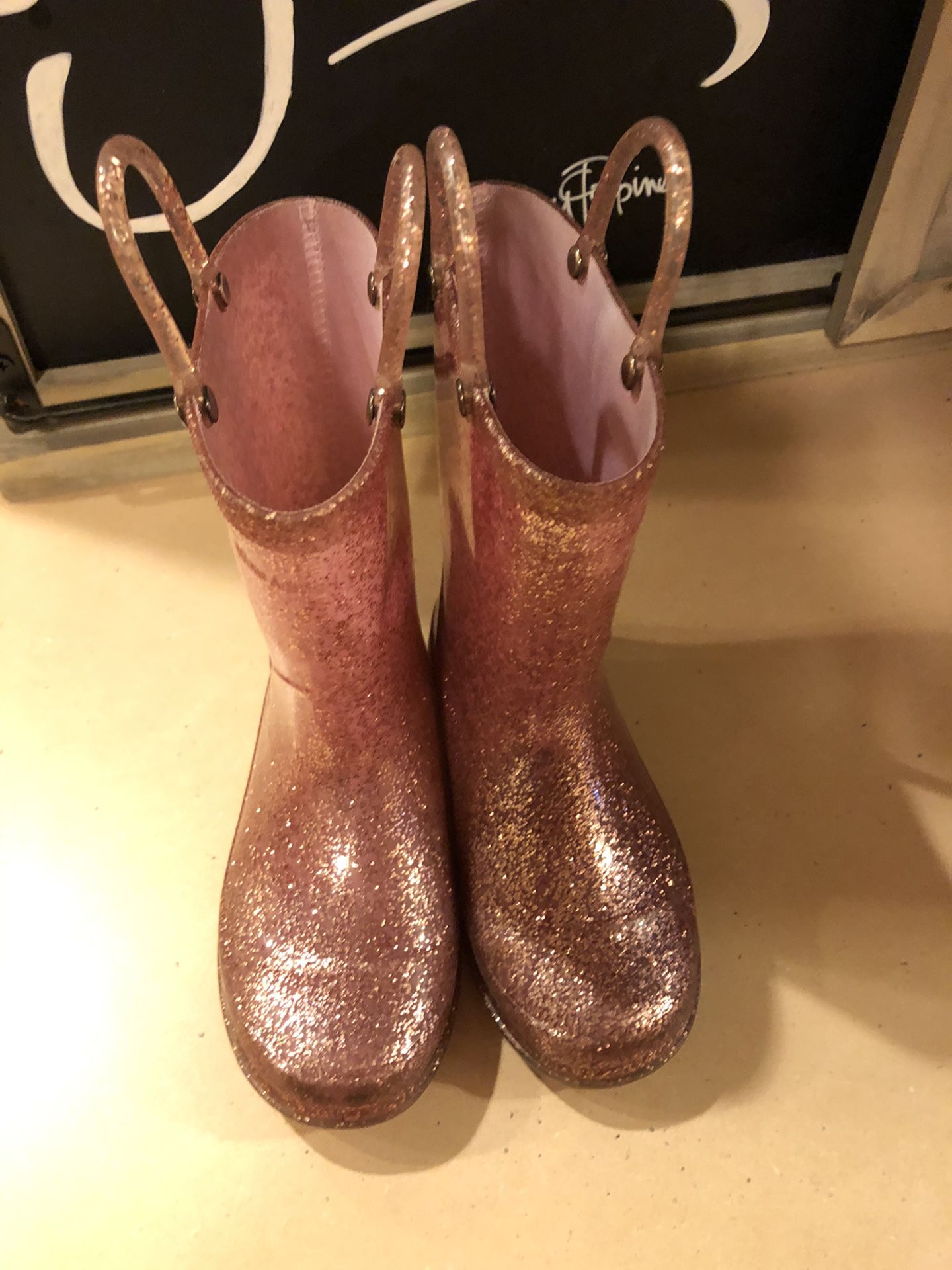 Girls pink sparkle light up rain boots size 9/10