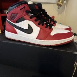 Authentic Jordan 1 Mid Chicago White/Red 10.5