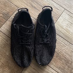 Adidas/YZY, Black. 11.5