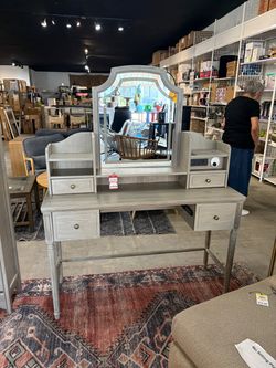Vanity w/LED Mirror