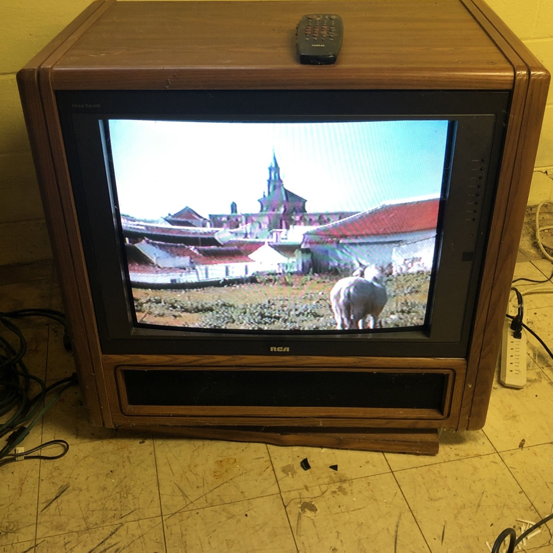 1992 RCA Vintage Tv - Works