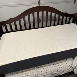 Day bed with trundle/ With 2 Twin Mattresses