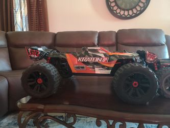 Kraton 8s– good condition with batteries & chargers