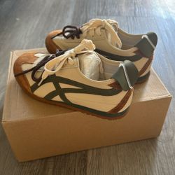 Woman’s Shoes