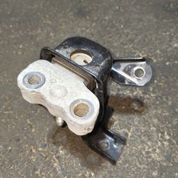 19 Corolla Insulator Sub-Assembly 12305-0T171