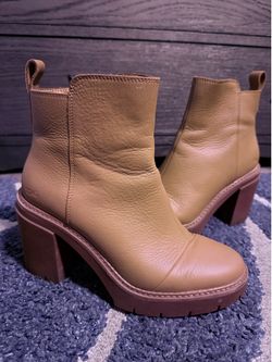 Size 9 tan booties