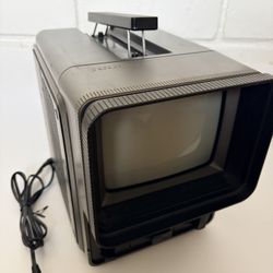 Vintage Quasar Portable Television XP1777PE 7" - Works Black And White