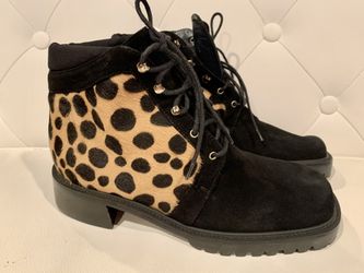 Stuart Weitzman size 7, solid suede leather booties, new