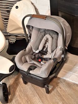 Nuna Infant Car seat with base & inserts (grey)