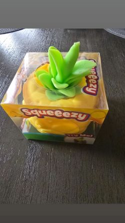 Squeezy pineapple squishy