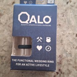 (SB - 2)  QALO SILICONE WOMEN'S RING GRAY SIZE 4