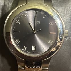 Gucci 8900M Stainless Steel Watch 35mm, 8.5”