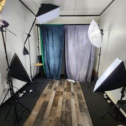 Photography Lighting Equipment / Backdrops