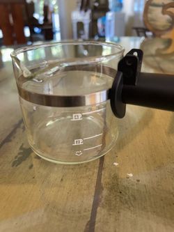 Coffee carafe glass 4 cup with handling spout hard to find separate Coffee carafe glass 4 cup with hand and spout hard to find