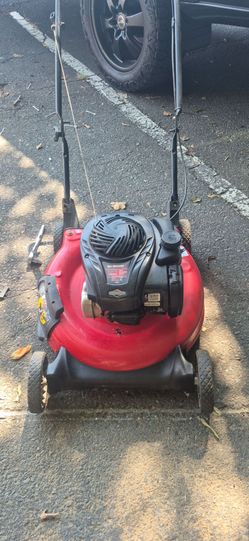 Yard machine twenty one inch, 140 cc Gas Push Lawn Mower