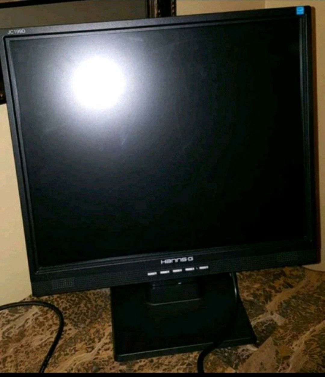 19 inch computer monitor