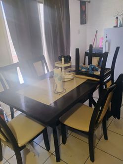 Kitchen table n chairs