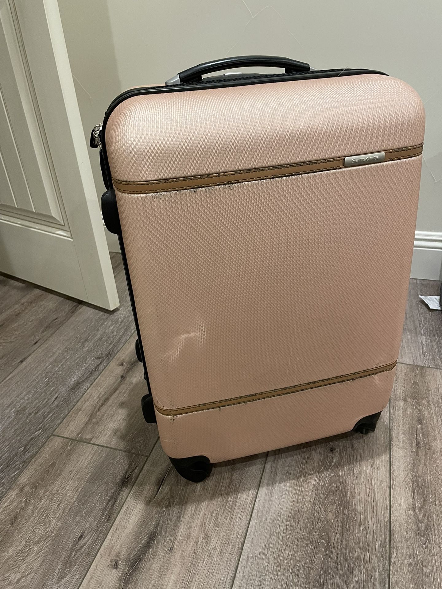 Pink Samsonite Hard Shell Medium Suitcase