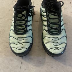 Men’s Airmax Size 10 90$ 