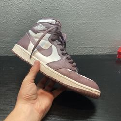 Nike Jordan Plum Sneakers