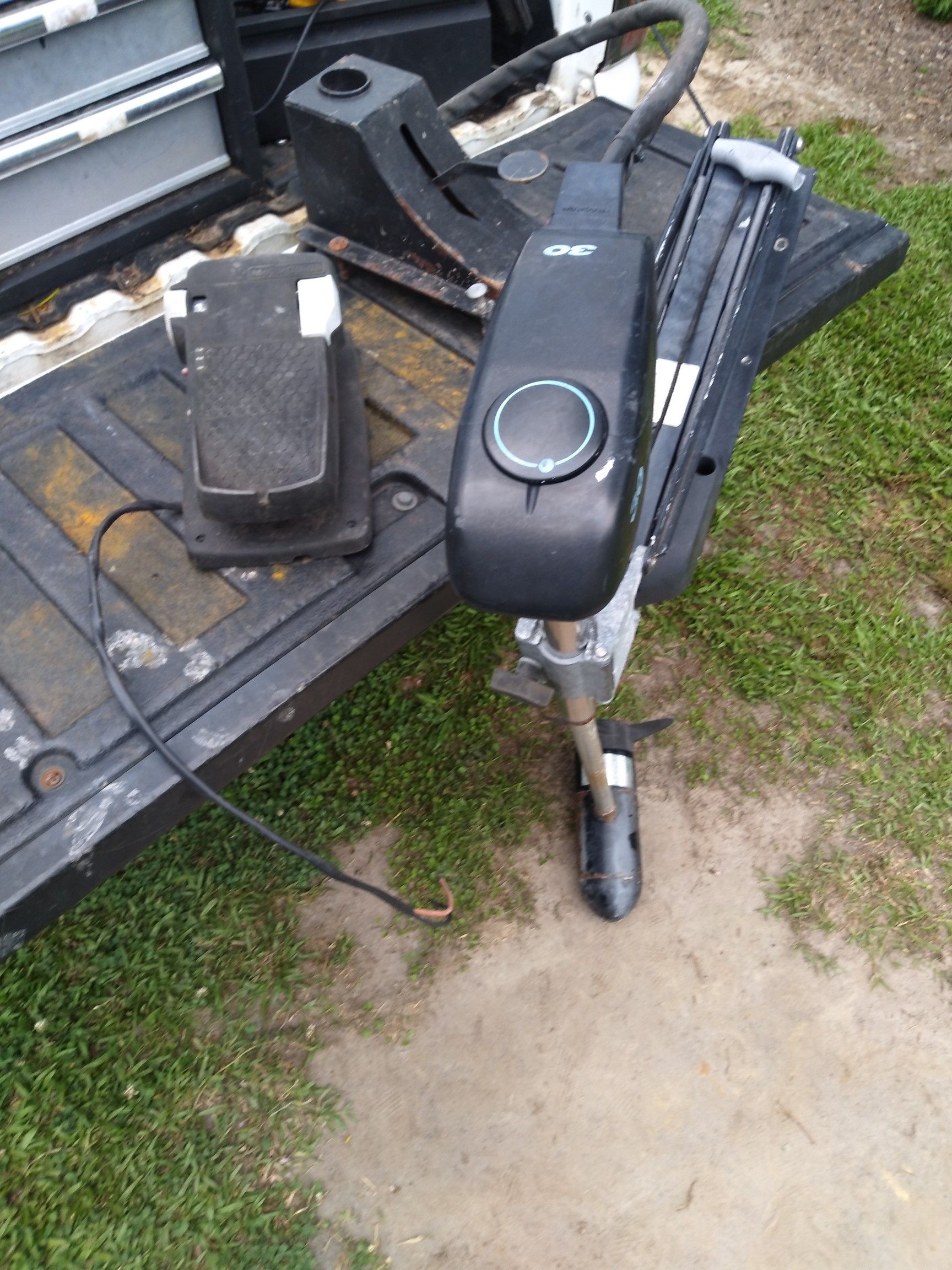 TROLLING MOTOR W/ EASY DROP MOUNTING BRACKET