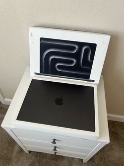 MacBook Pro 14” M4, 16GB RAM, 512GB SSD, Space Black
