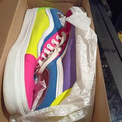 VANS OLD SKOOL  " COLOR BLOCK " SIZE 6   MALE. 8.0 FEMALE