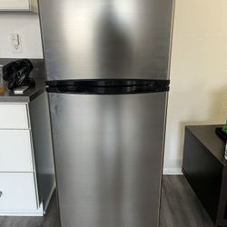 Haier Refrigerator 9.8 cu ft