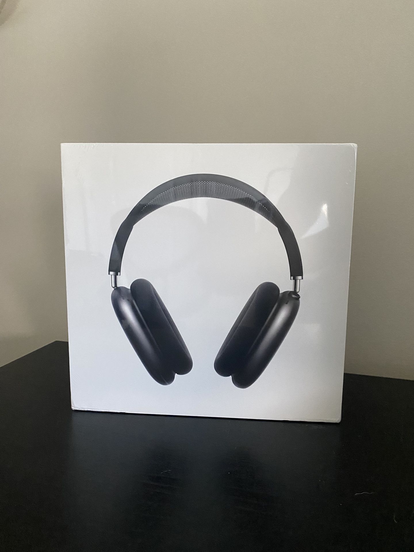 BRAND NEW AIRPODS MAX W/ USB-C CHARGER - MIDNIGHT