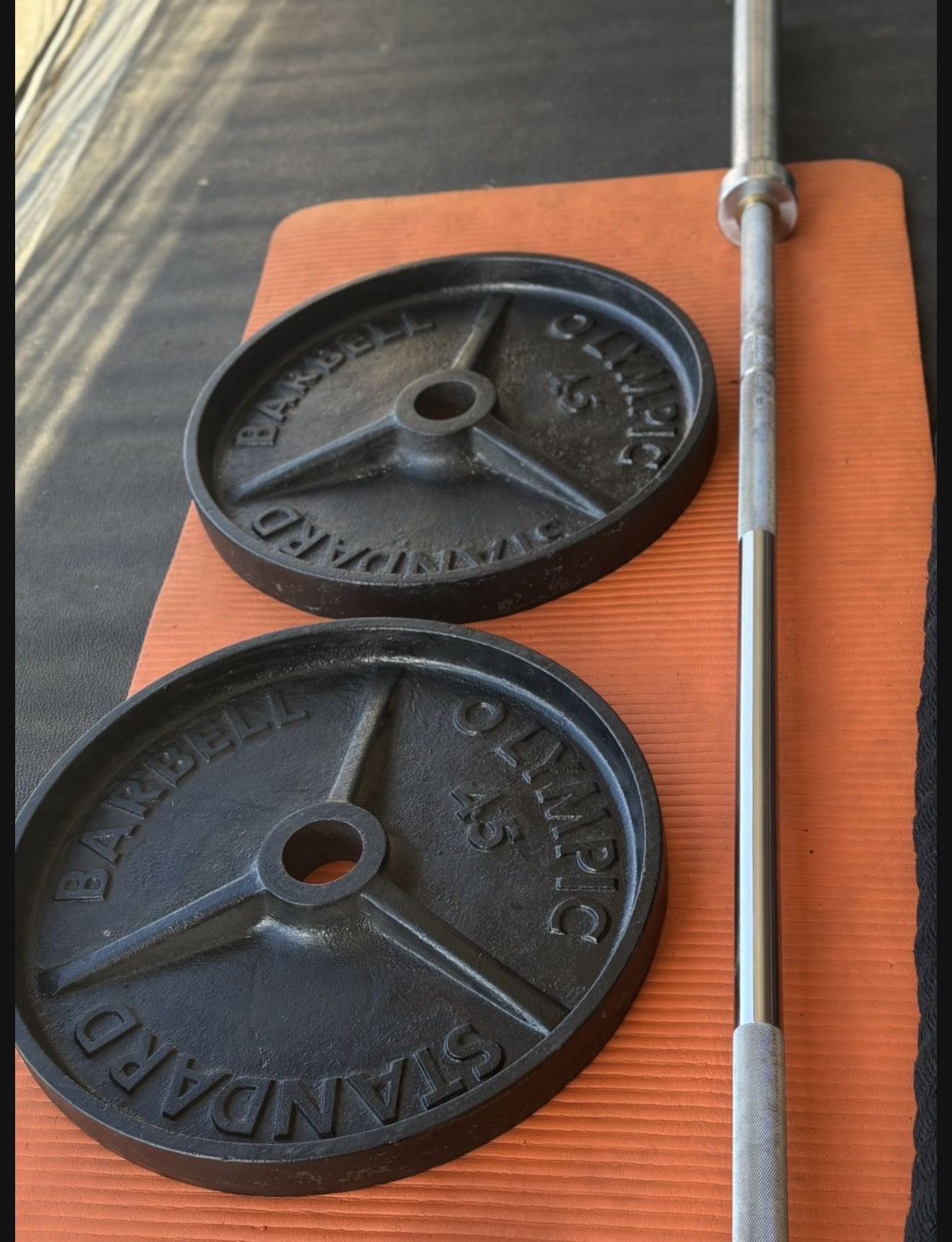 OLYMPIC BAR , (2) 45lb PLATES, And BATTLE ROPES!!!!