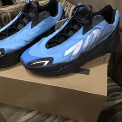 Yeezy 700 authentic