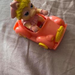 Vintage 1986 McDonald's Collectible Miss Piggy in car 