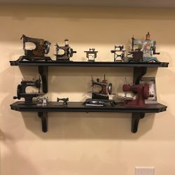 Miniature Vintage Sewing Machines. 